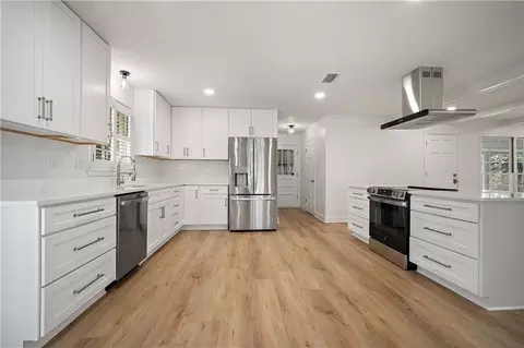 Kitchen - 301 Indian Creek Dr E, Mobile, AL 36607 photo 2 of 4