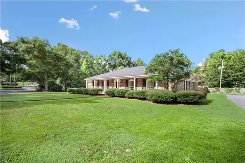 Exterior - 301 Indian Creek Dr E, Mobile, AL 36607 photo 5 of 6