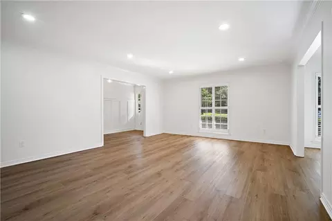 Living - 301 Indian Creek Dr E, Mobile, AL 36607 photo 2 of 7