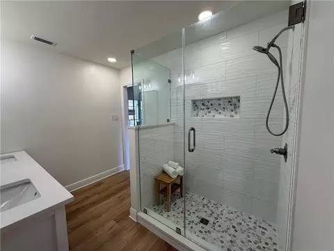 Bath - 301 Indian Creek Dr E, Mobile, AL 36607 photo 7 of 10