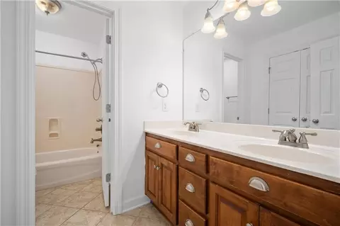 Bath - 1675 Stonebridge Ct, Mobile, AL 36695 photo 3 of 3