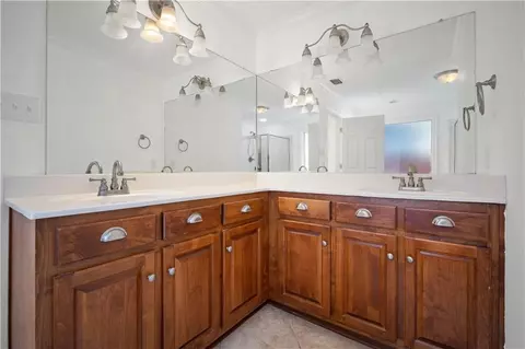 Bath - 1675 Stonebridge Ct, Mobile, AL 36695 photo 1 of 3