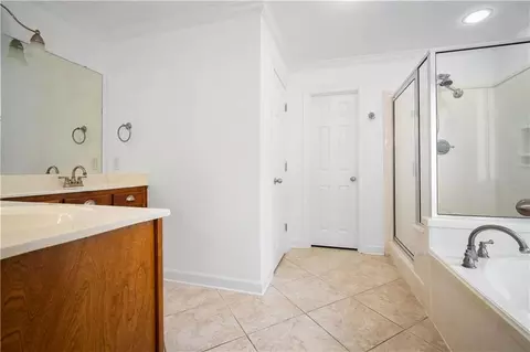 Bath - 1675 Stonebridge Ct, Mobile, AL 36695 photo 2 of 3