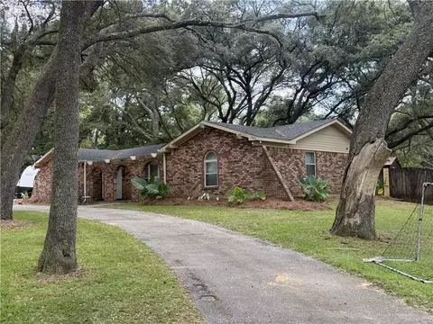 7401 Fir Dr, Saraland, AL 36571