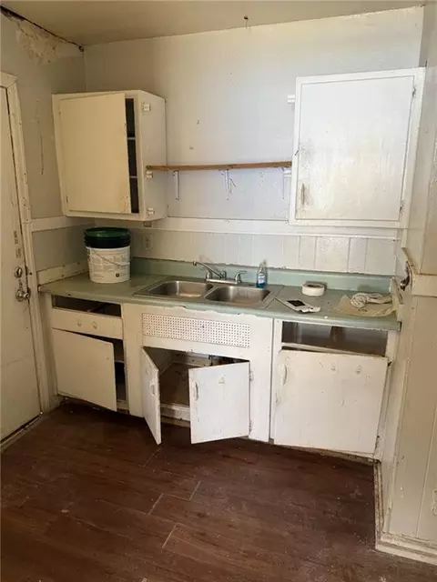 Kitchen - 1019 Colonial Ct, Mobile, AL 36606 photo 2 of 2
