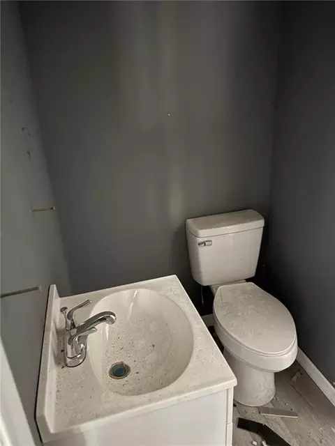 Bath - 1019 Colonial Ct, Mobile, AL 36606 photo 2 of 3
