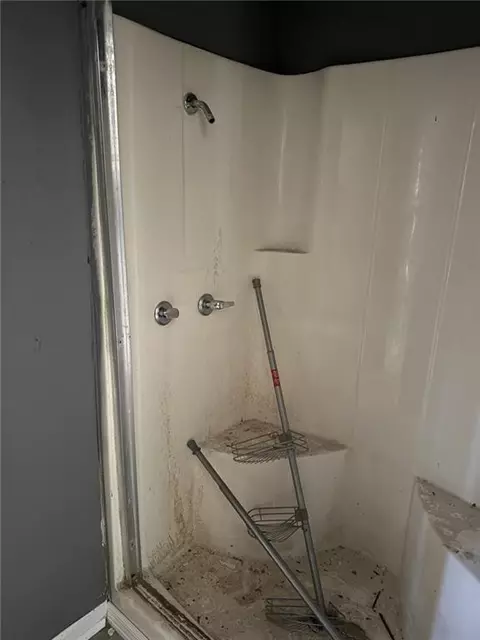 Bath - 1019 Colonial Ct, Mobile, AL 36606 photo 1 of 3