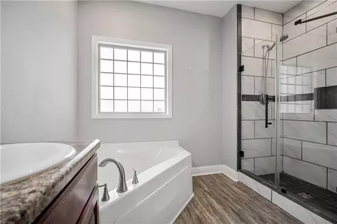 Bath - 8119 Vane Ct, Theodore, AL 36582 photo 3 of 4