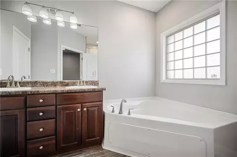 Bath - 8119 Vane Ct, Theodore, AL 36582 photo 1 of 4