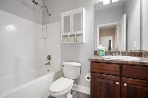 Bath - 8119 Vane Ct, Theodore, AL 36582 photo 4 of 4