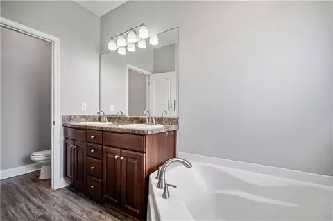Bath - 8119 Vane Ct, Theodore, AL 36582 photo 2 of 4