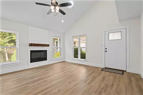 Living - 6433 Cedar Bend Ct # -E, Mobile, AL 36608 photo 3 of 3