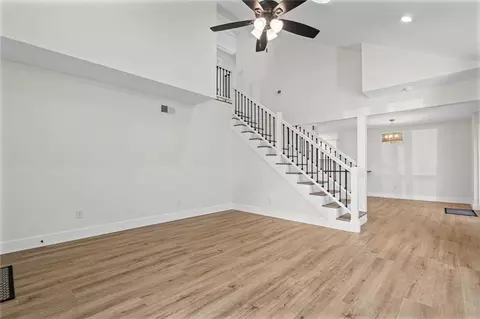 Living - 6433 Cedar Bend Ct # -E, Mobile, AL 36608 photo 2 of 3
