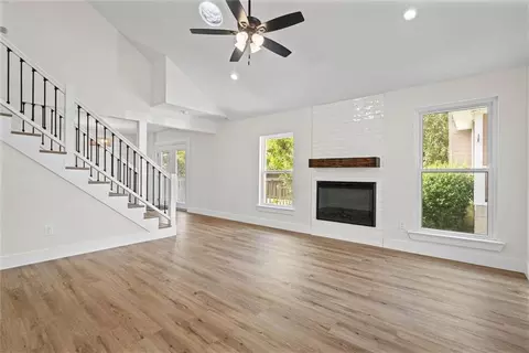 Living - 6433 Cedar Bend Ct # -E, Mobile, AL 36608 photo 1 of 3