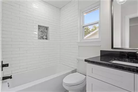 Bath - 6433 Cedar Bend Ct # -E, Mobile, AL 36608 photo 3 of 3