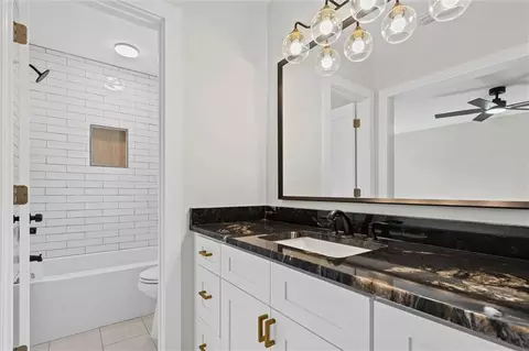 Bath - 6433 Cedar Bend Ct # -E, Mobile, AL 36608 photo 2 of 3