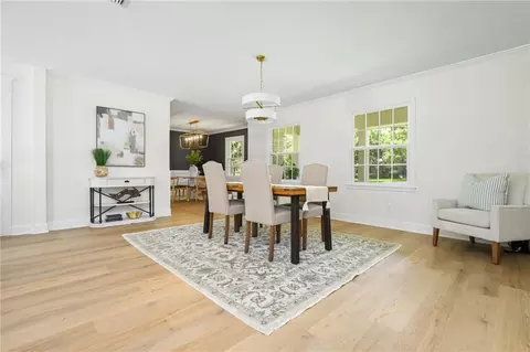 Dining - 3811 Claridge Rd N, Mobile, AL 36608 photo 3 of 5