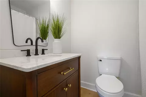 Bath - 3811 Claridge Rd N, Mobile, AL 36608 photo 2 of 3
