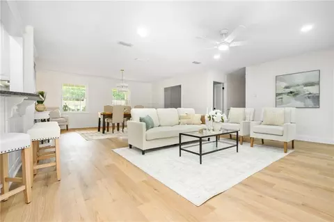 Living - 3811 Claridge Rd N, Mobile, AL 36608 photo 3 of 4