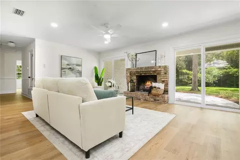 Living - 3811 Claridge Rd N, Mobile, AL 36608 photo 4 of 4