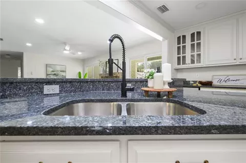 Kitchen - 3811 Claridge Rd N, Mobile, AL 36608 photo 2 of 6