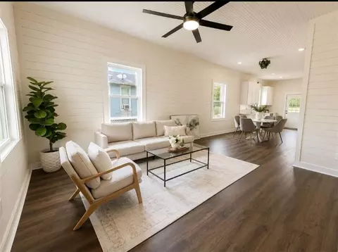 Living - 113 Parker St, Mobile, AL 36604 photo 1 of 2