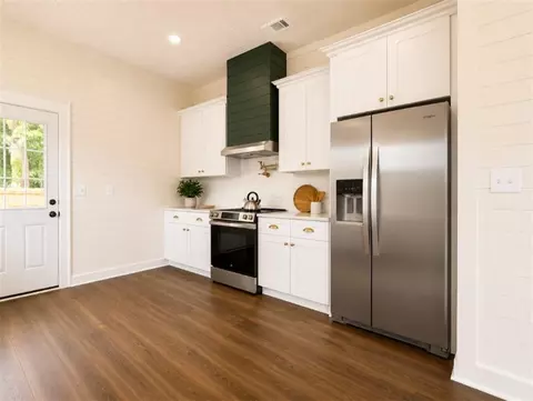 Kitchen - 113 Parker St, Mobile, AL 36604 photo 2 of 2