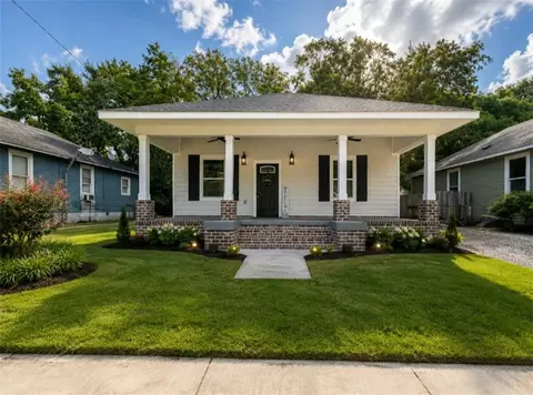 Exterior - 113 Parker St, Mobile, AL 36604 photo 2 of 4