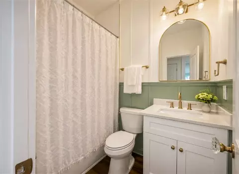 Bath - 113 Parker St, Mobile, AL 36604 photo 1 of 2