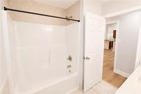 Bath - 7321 Bridgemill Dr, Mobile, AL 36619 photo 4 of 4