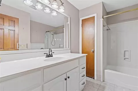 Bath - 906 Azalea Rd, Mobile, AL 36693 photo 2 of 3