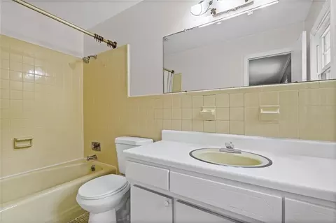 Bath - 906 Azalea Rd, Mobile, AL 36693 photo 3 of 3