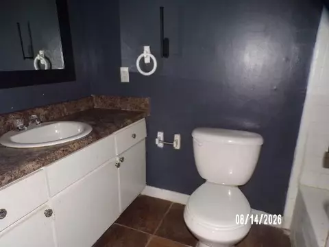 Bath - 917 Dawes Rd, Mobile, AL 36695 photo 2 of 2