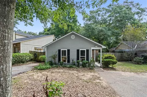 Exterior - 1805 Spring Brook Ct, Mobile, AL 36609 photo 4 of 5