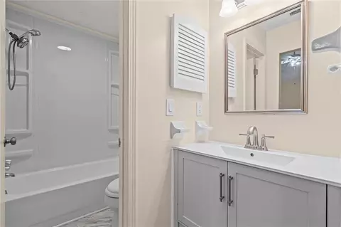 Bath - 1805 Spring Brook Ct, Mobile, AL 36609 photo 1 of 1