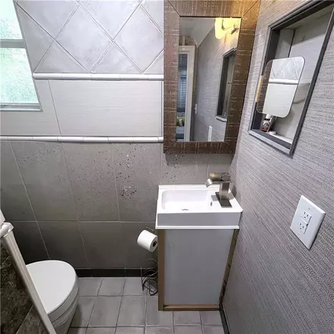 Bath - 103 E Tally Ct, Mobile, AL 36606 photo 3 of 4