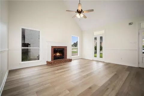 Living - 6432 Doubletree Ct, Mobile, AL 36695 photo 1 of 4