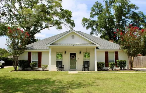114 Northgate Dr S, Satsuma, AL 36572