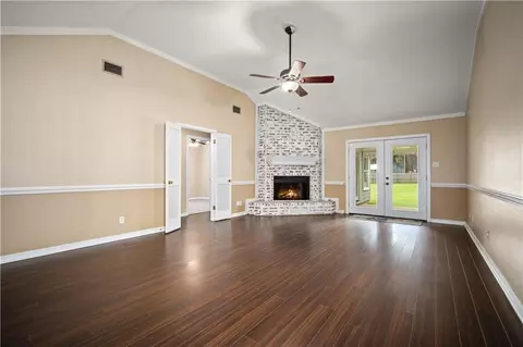 Living - 3014 Olde Gate Rd, Mobile, AL 36695 photo 2 of 3