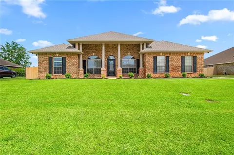 9812 Winchester Dr S, Semmes, AL 36575