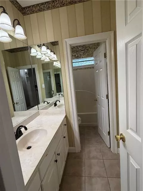 Bath - 5705 Foxfire Rd, Mobile, AL 36618 photo 4 of 5
