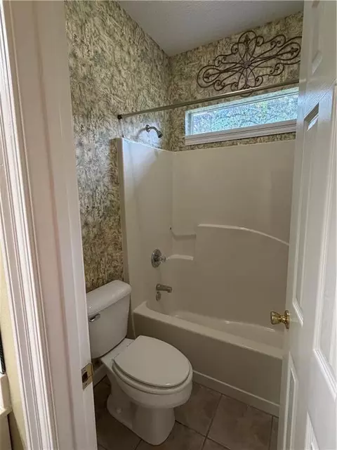 Bath - 5705 Foxfire Rd, Mobile, AL 36618 photo 3 of 5