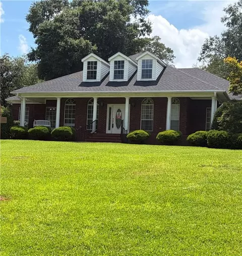 5705 Foxfire Rd, Mobile, AL 36618