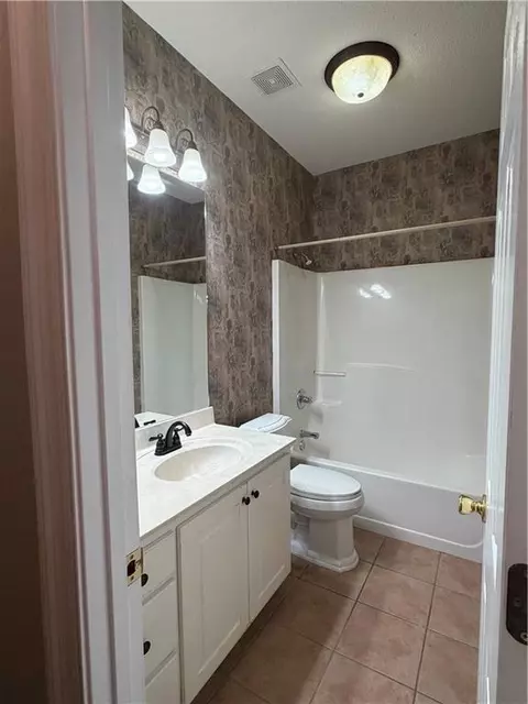 Bath - 5705 Foxfire Rd, Mobile, AL 36618 photo 5 of 5