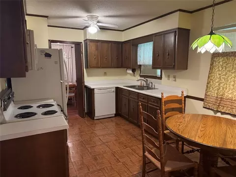 Kitchen - 1575 Regency Dr, Mobile, AL 36693 photo 1 of 2