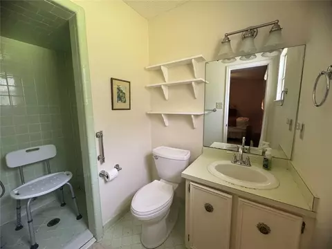Bath - 1575 Regency Dr, Mobile, AL 36693 photo 3 of 3