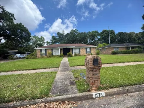 Exterior - 1575 Regency Dr, Mobile, AL 36693 photo 1 of 6
