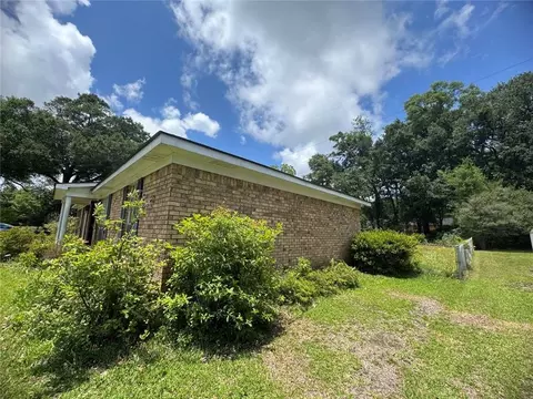 Exterior - 1575 Regency Dr, Mobile, AL 36693 photo 5 of 6