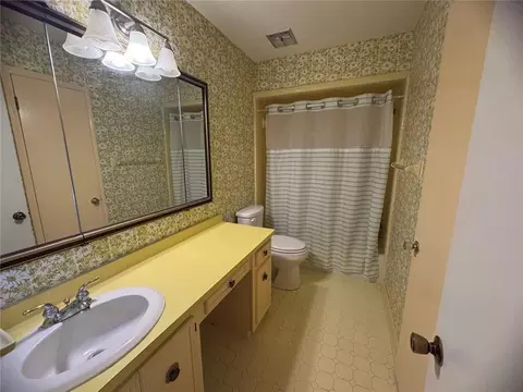 Bath - 1575 Regency Dr, Mobile, AL 36693 photo 1 of 3