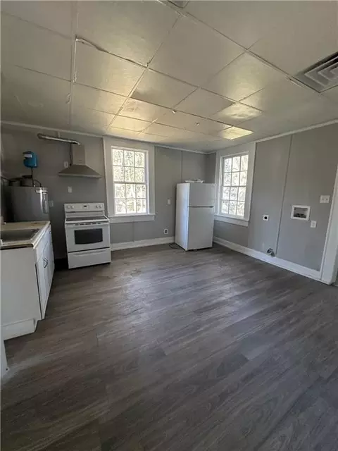Kitchen - 19 Gulf St, Mobile, AL 36611 photo 3 of 4
